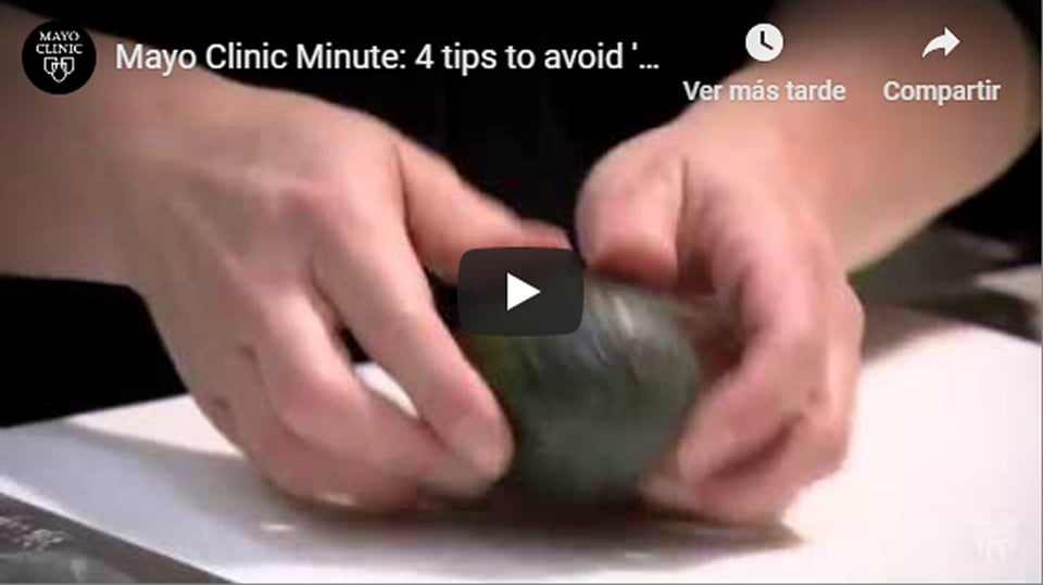 Cómo cortar un aguacate sin peligro de sufrir un accidente (VIDEO) featured image