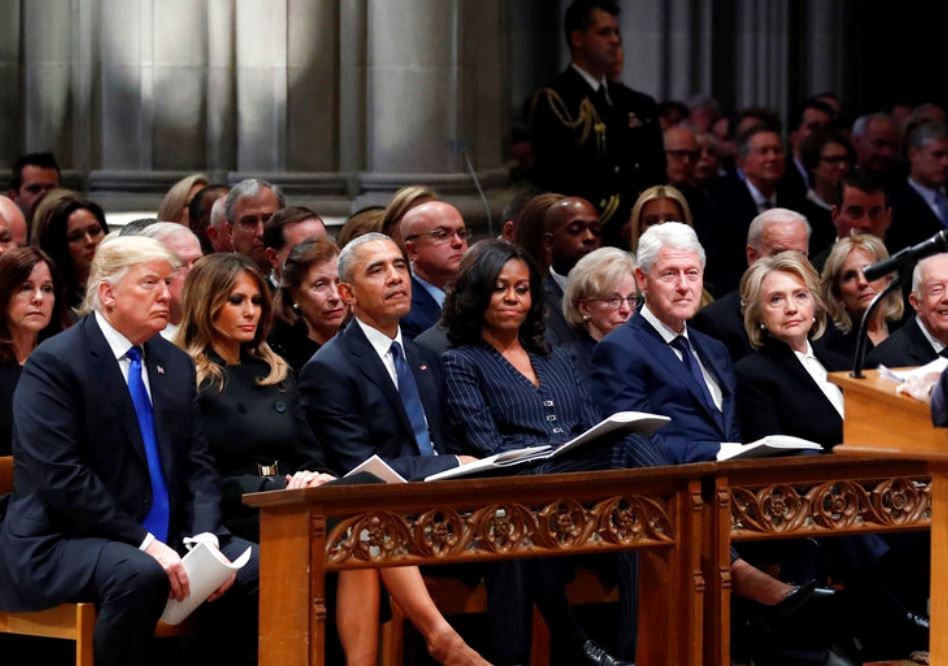 Trump saluda a Obama, pero no a Hillary Clinton, en el funeral de Bush
