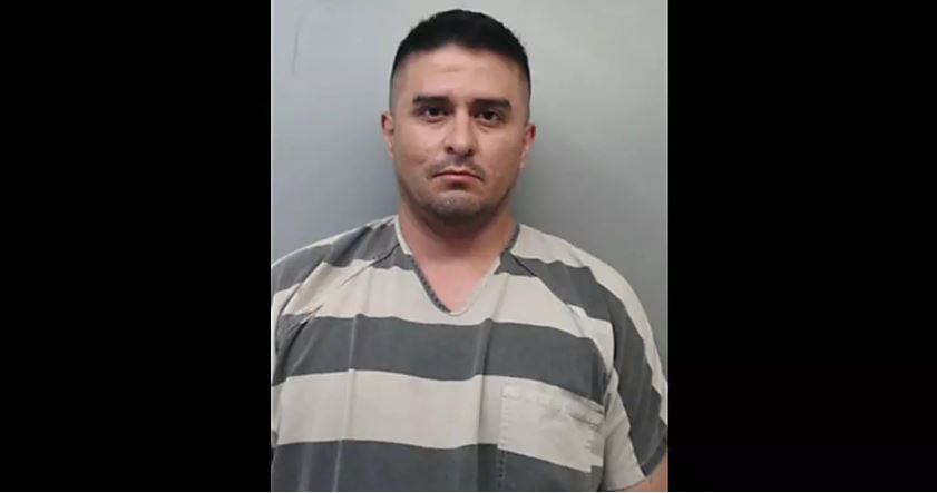 Acusan de asesinato a agente que confesó haber matado a 4 mujeres