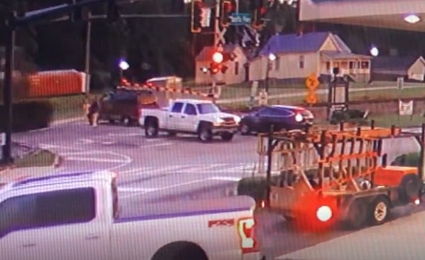 Dramático choque de un tren contra automóvil con hispanos en Atlanta (VIDEO) featured image