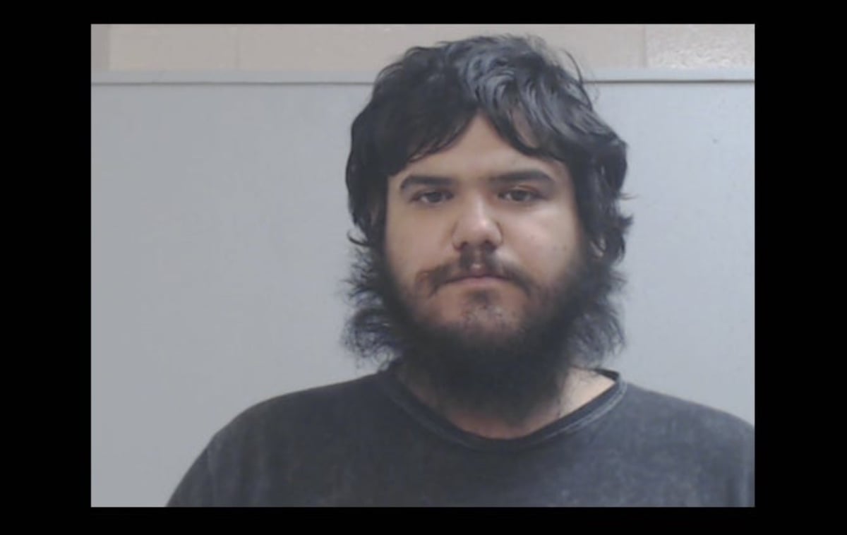 David López fue detenido por disparar sobre agentes de policía mientras retenía a su exnovia secuestrada a punta de pistola en su casa.