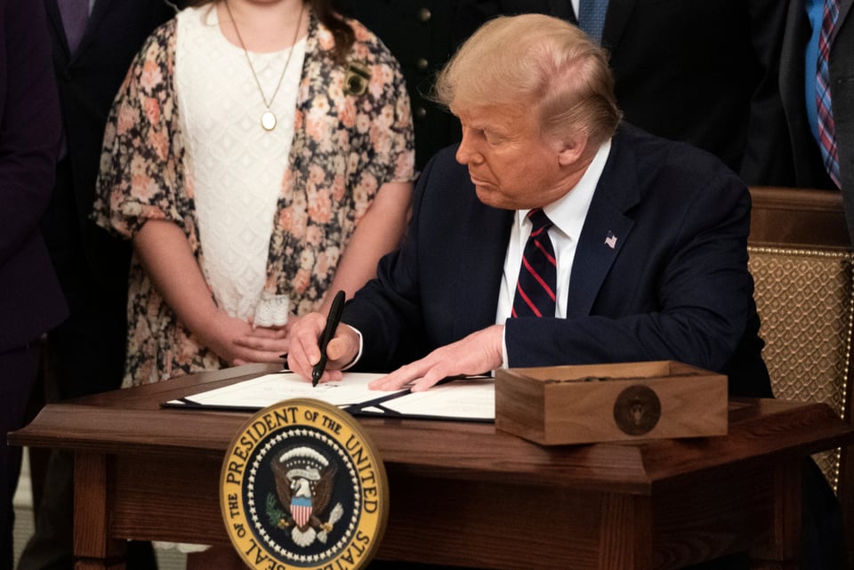 Trump exige cheque de $2,000 dólares para aprobar ayuda por coronavirus