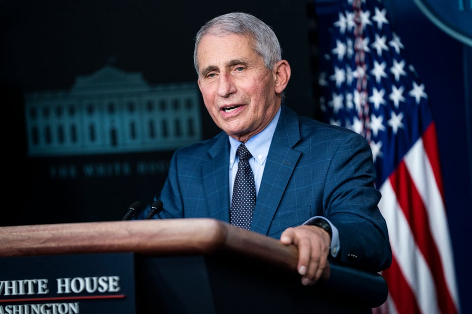 Fauci dice que estadounidenses sanos recibirán la vacuna contra coronavirus hasta abril
