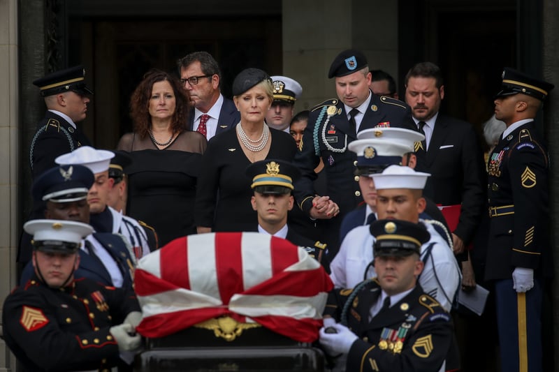 Trump va a su club de golf mientras Washington celebra el funeral de McCain (FOTOS) featured image