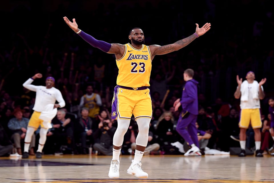 Lebron James firma extensión de contrato con Los Ángeles Lakers featured image