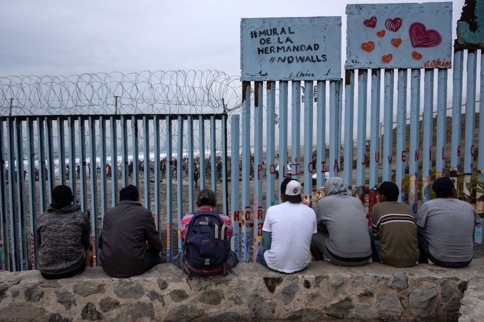 Gobernador de California busca instaurar fondo para ayudar a inmigrantes featured image