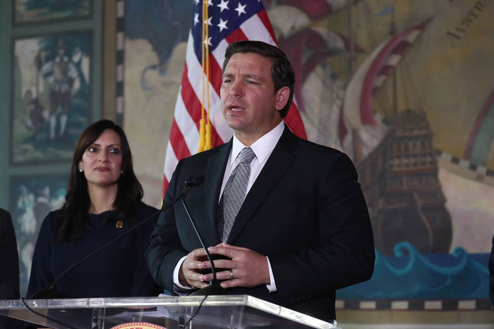 Florida insta a policías locales a cooperar con autoridades de inmigración