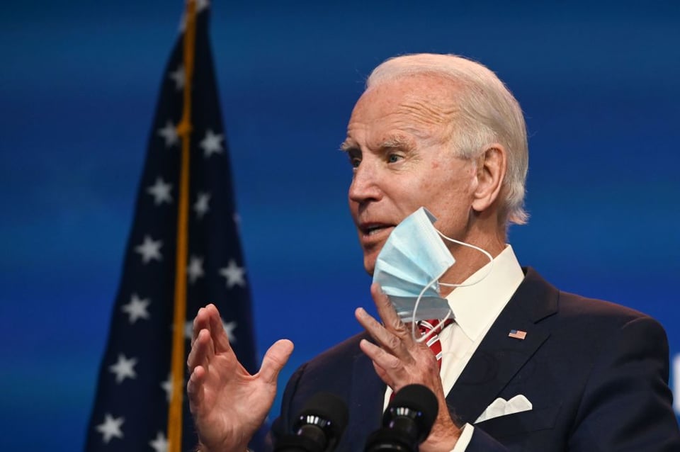 Biden pide a estadounidenses usar mascarilla durante sus primeros 100 días