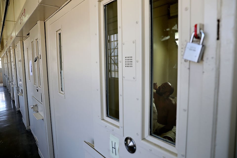 Condado de Illinois acuerda con ICE la detención de indocumentados