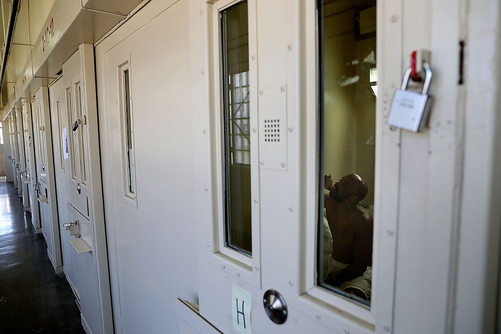 Condado de Illinois acuerda con ICE la detención de indocumentados