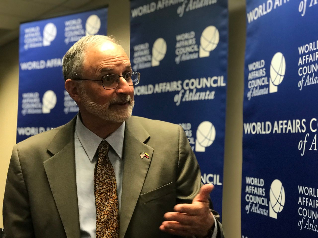 Ex embajador estadounidense Charles Shapiro expresa apoyo a Juan Guaidó