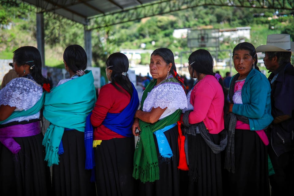 Miles de indígenas protestan contra presidente guatemalteco