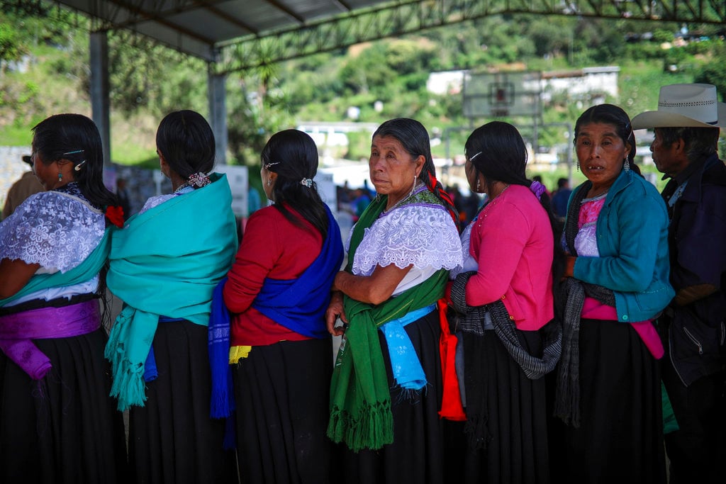 Miles de indígenas protestan contra presidente guatemalteco