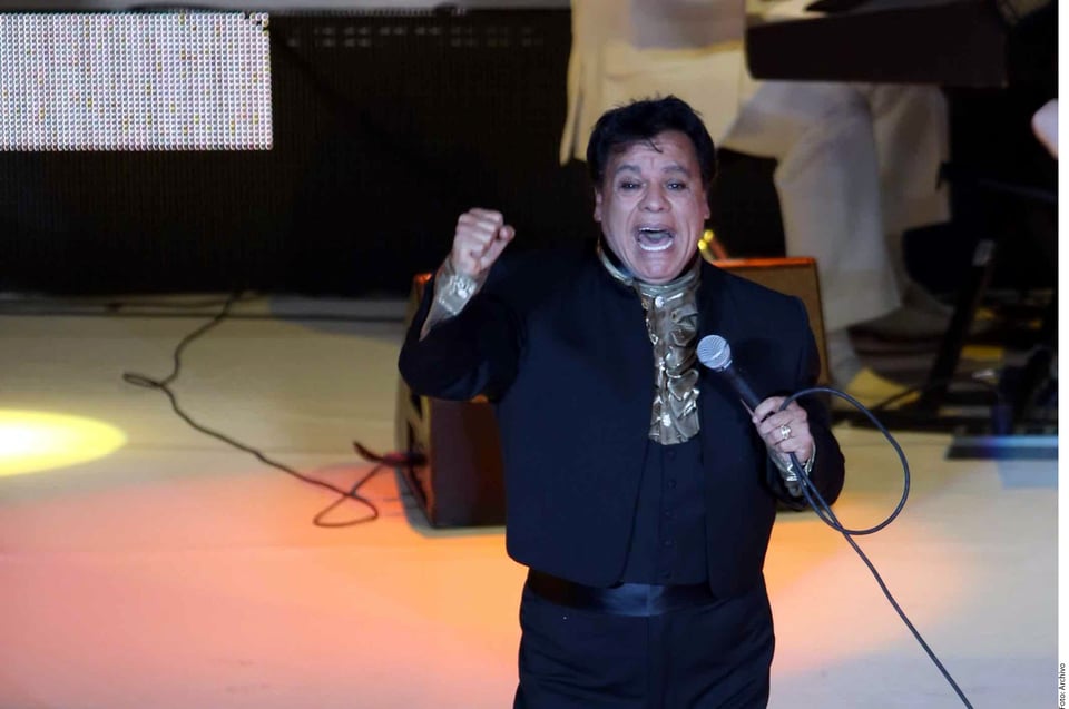 Juan Gabriel está vivo y reaparecerá en diciembre, asegura su exmánager