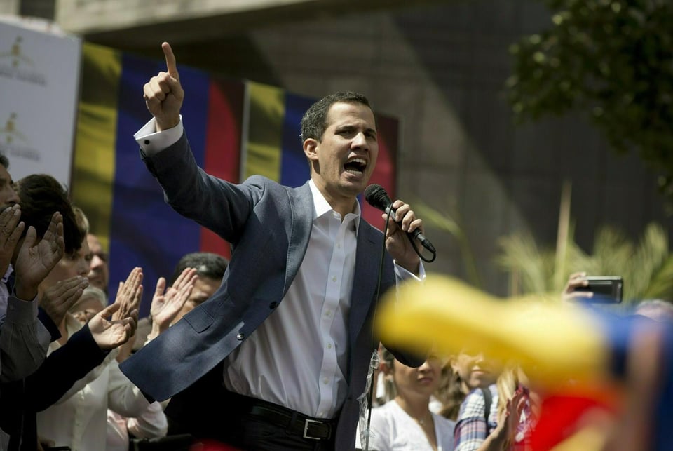 LO ULTIMO: Guaidó se declara presidente encargado venezolano