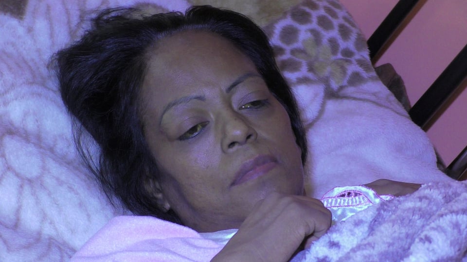 Madre latina se debate entre la vida y la muerte (VIDEO)