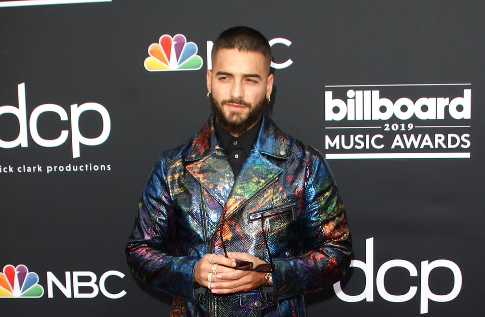 ¿Falta de respeto? Maluma despierta bajas pasiones al posar como policía del FBI