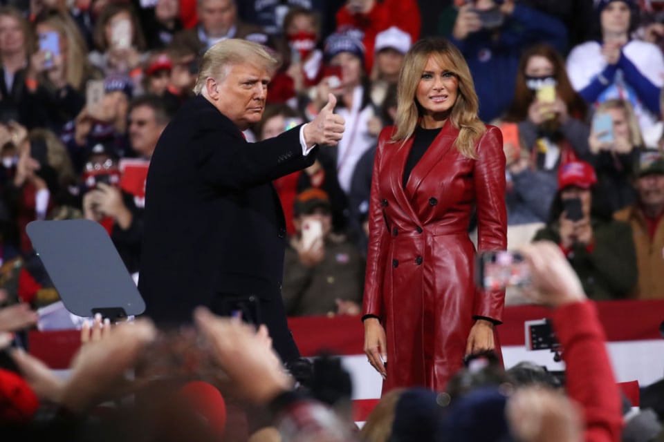 El costoso y sensacional outfit de miles de dólares de Melania Trump