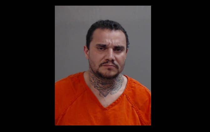 Texas: Juez libera con fianza a hispano acusado del homicidio de su padre