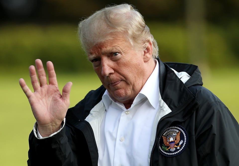 Trump visita las zonas afectadas por Florence y les promete «mucho dinero»