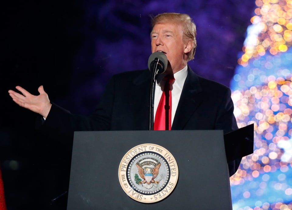 Trump insinúa en fiesta navideña de la Casa Blanca que buscará la Presidencia en 2024 (VIDEO) featured image