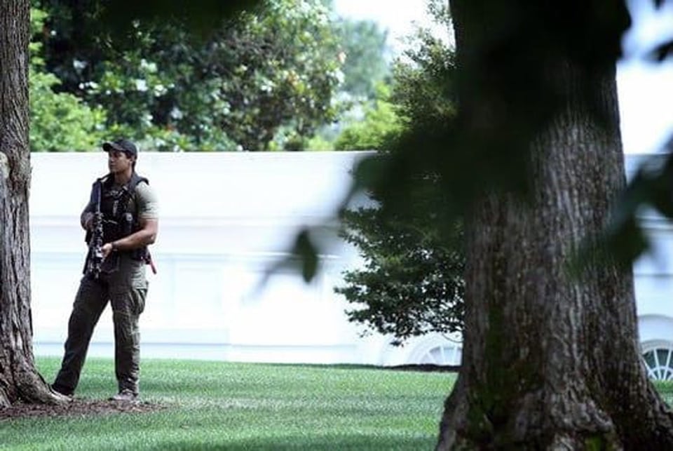 Reportan cierre de la Casa Blanca por paquete sospechoso
