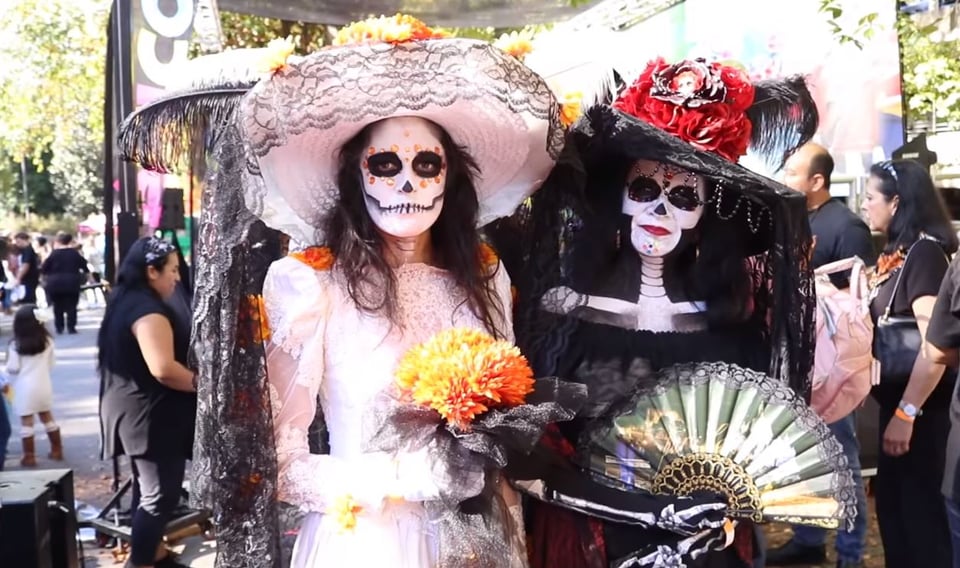 Latinos en Atlanta celebran el Día de Muertos «a la mexicana» featured image