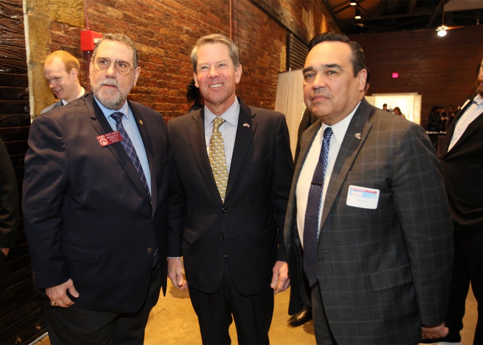 Gobernador de Georgia se reúne con empresarios latinos en Atlanta