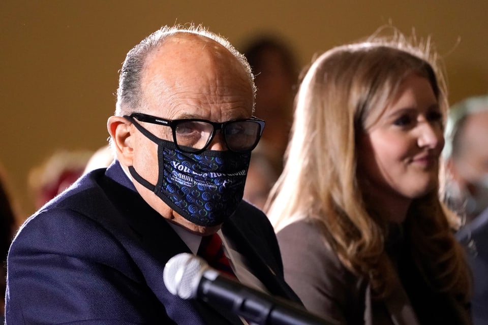 Rudy Giuliani es ingresado al hospital tras dar positivo al coronavirus
