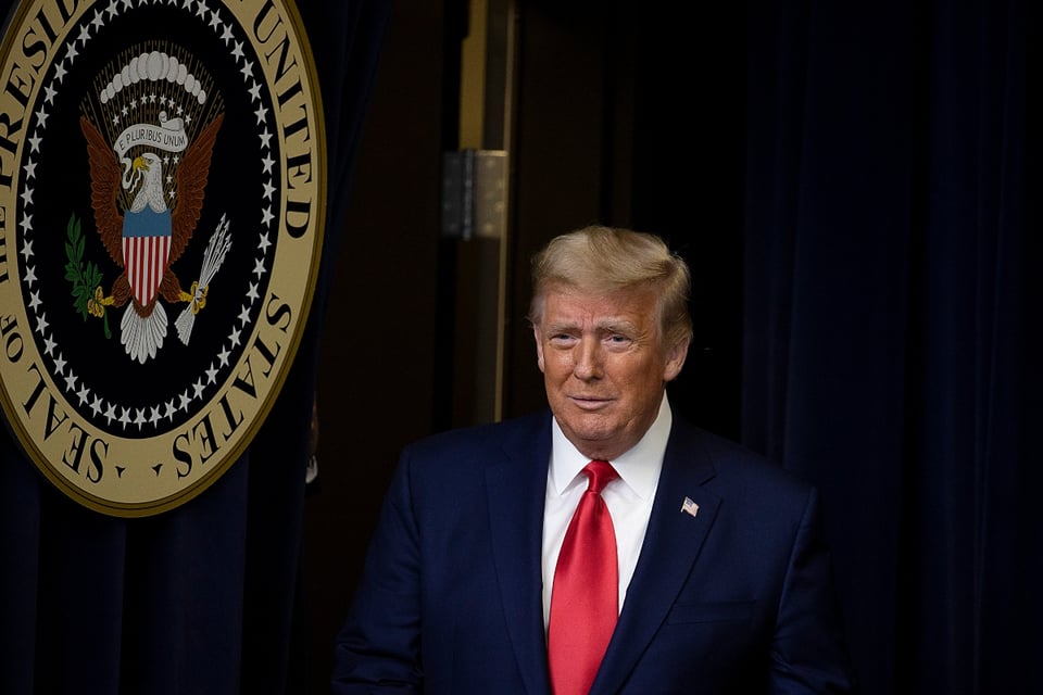 Trump devuelve el paquete de ayuda y pide al Senado un nuevo proyecto