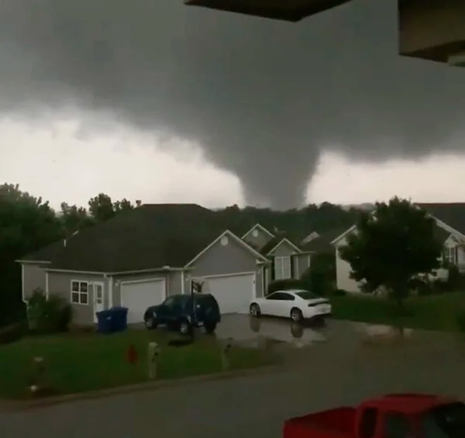Violento tornado eleva a tres la cifra de muertos en Missouri