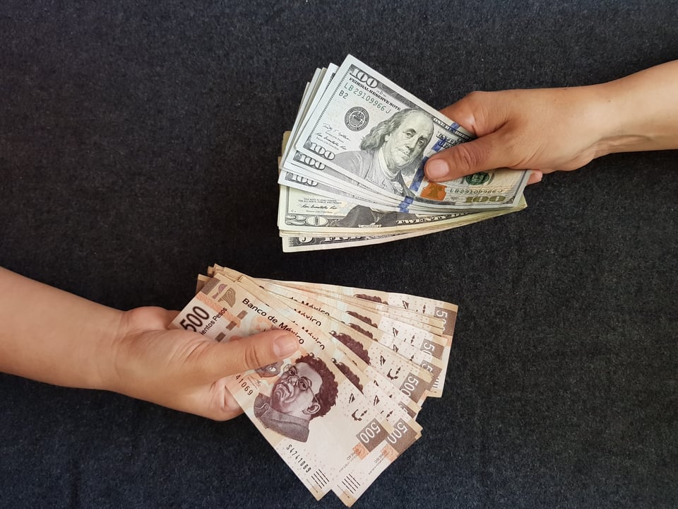Peso mexicano fortalecido: cambio al dólar el 10 enero y ¿por qué? featured image