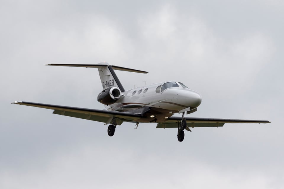Nueva York: Avioneta se estrella contra casa y deja al menos 2 muertos