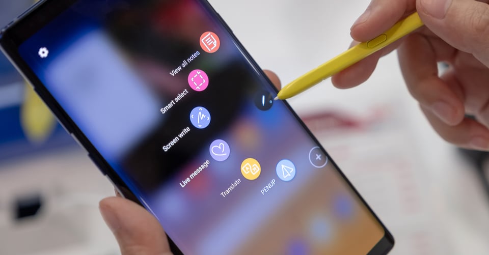 El télefono más caro de Samsung podría ser víctima del COVID-19