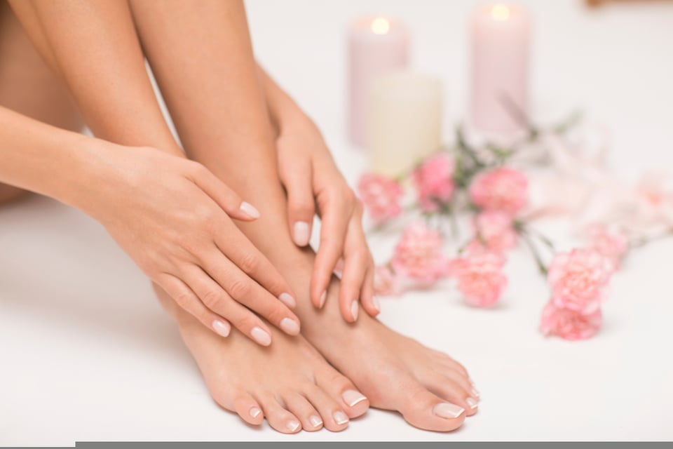 Cómo hacer una manicura casera tan perfecta como una profesional (VIDEO)