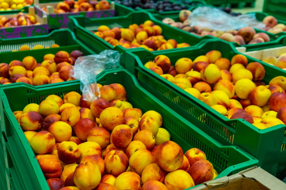 FDA ordena retirar frutas contaminadas en importantes supermercados