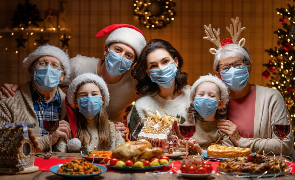 Recomendaciones para que la mesa de Navidad sea lo más segura posible, según los CDC