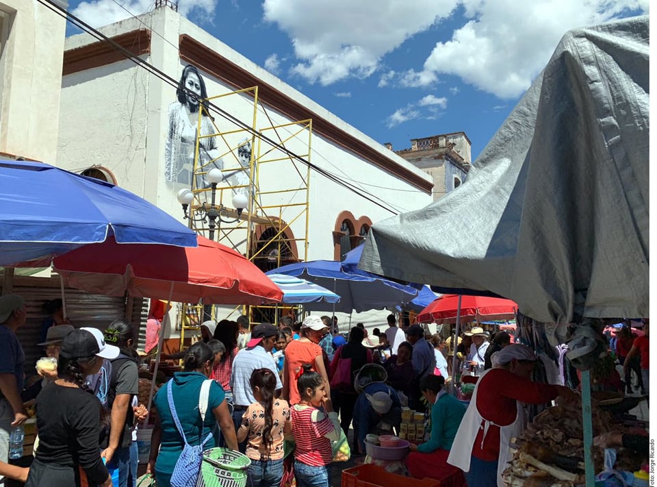 Vecinos de Yalitza se van de la plaza al ver que perdió el Oscar