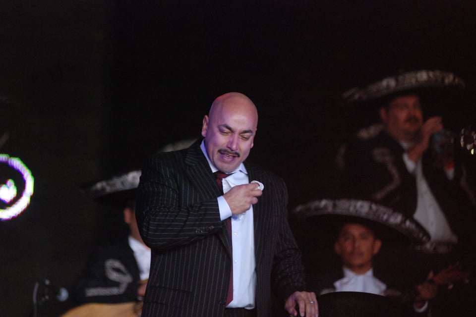 Lupillo Rivera está de luto por la muerte de un ser querido