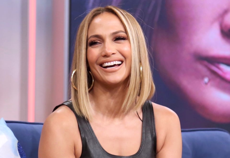 Se filtra foto de JLo sacándose la arena de su parte ‘más prohibida’ en bikini (FOTO)