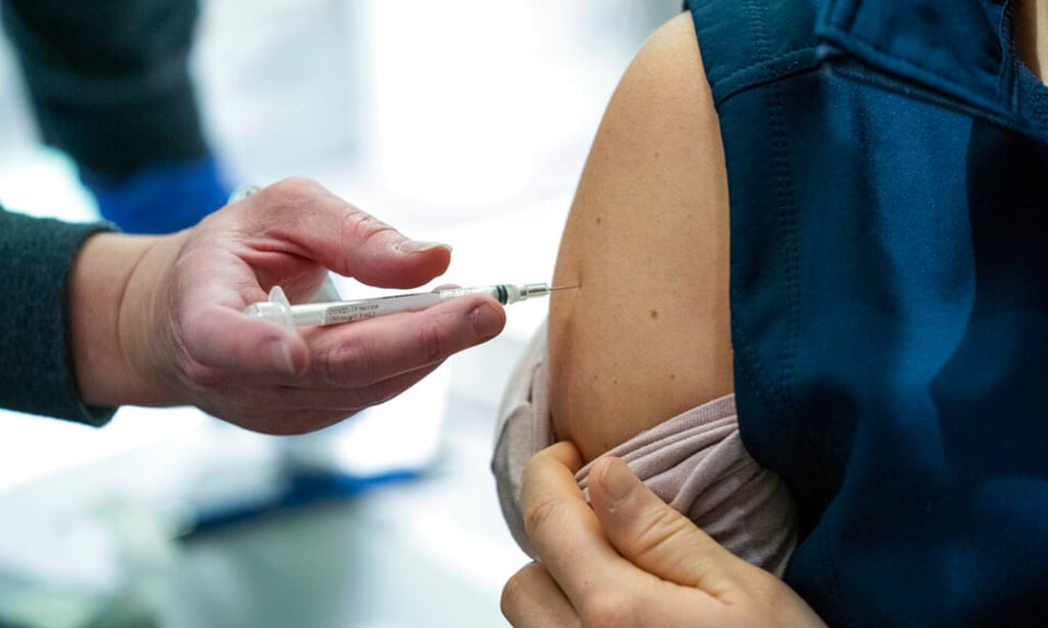 Colorado dejará de pedir residencia legal para vacunar contra el coronavirus