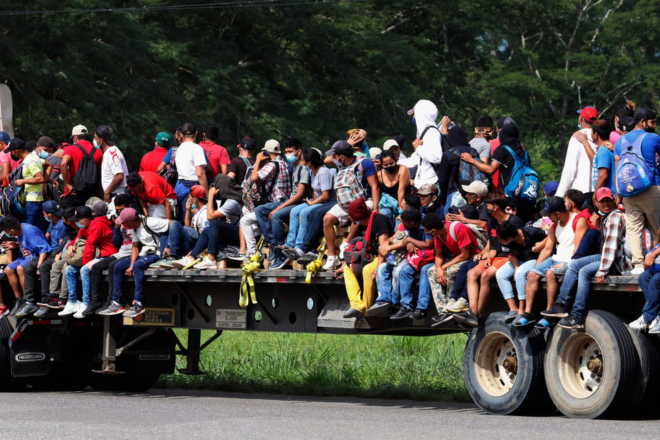 Migrantes de Honduras avanzan en larga marcha hacia EE.UU.