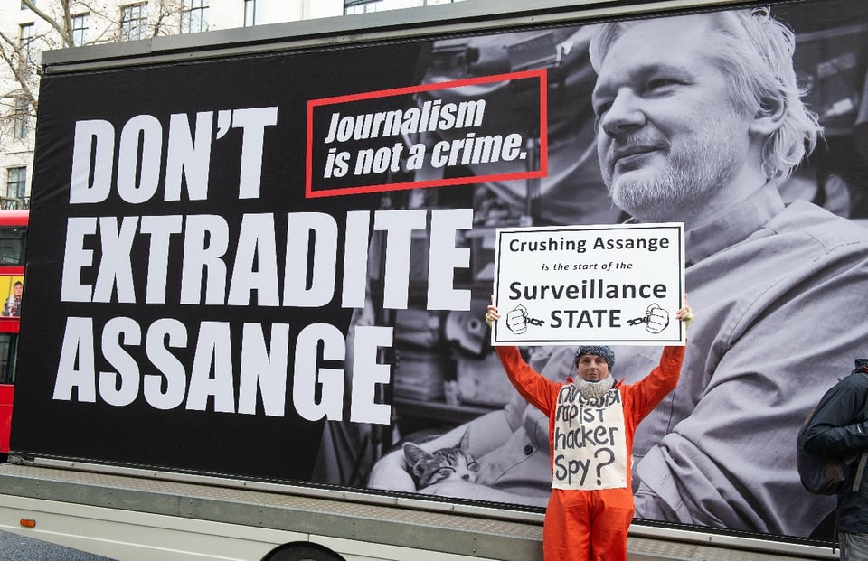 Jueza británica rechaza petición de EEUU de extraditar a Julian Assange, de WikiLeaks