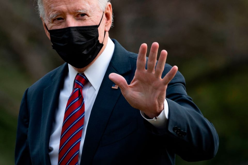 Aseguran que Biden anularía límites a visas impuestos por el expresidente Trump
