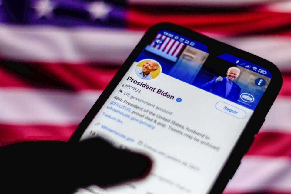 ‘Coyotes’ utilizan imagen de Biden para promocionar cruces a EE.UU. en redes sociales