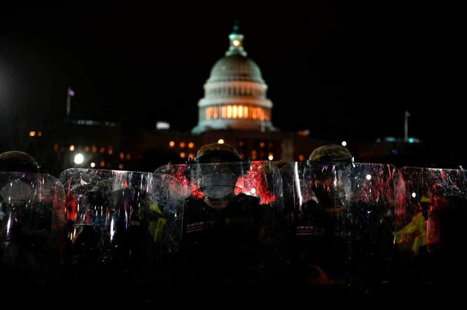 Identifican a los cuatro muertos durante el violento ataque al Capitolio
