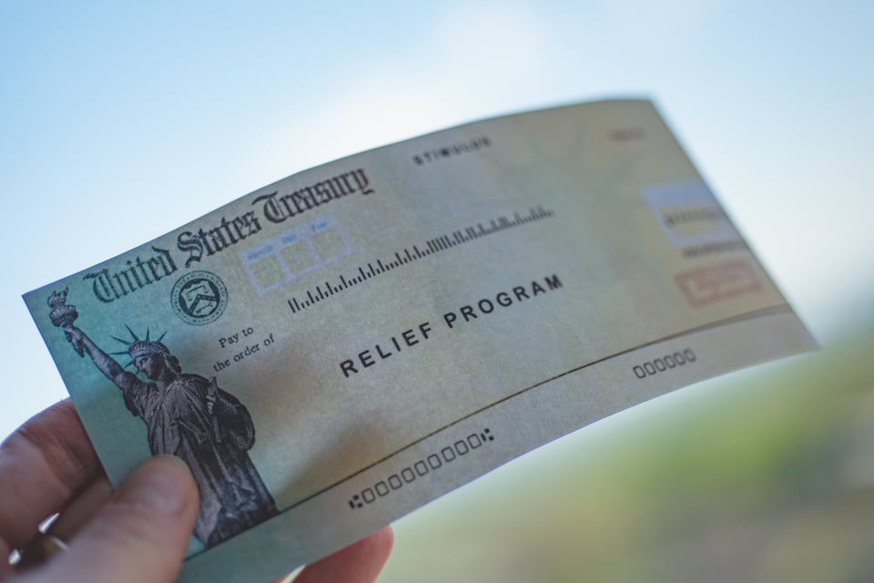 California enviaría cheques de $600 a quienes no califican