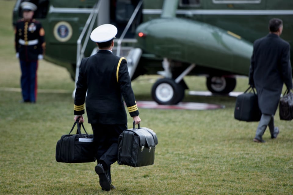 ¡Teme que sea capaz de ocasionar más caos! Pelosi pide al Pentágono quitar a Trump los códigos nucleares