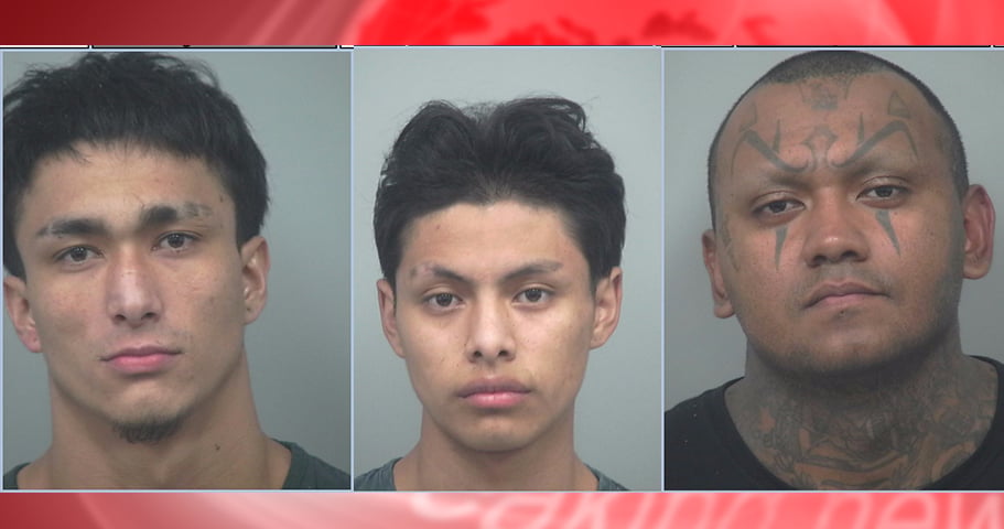 Crónica: Policía arresta a tres latinos que asaltaban a peatones