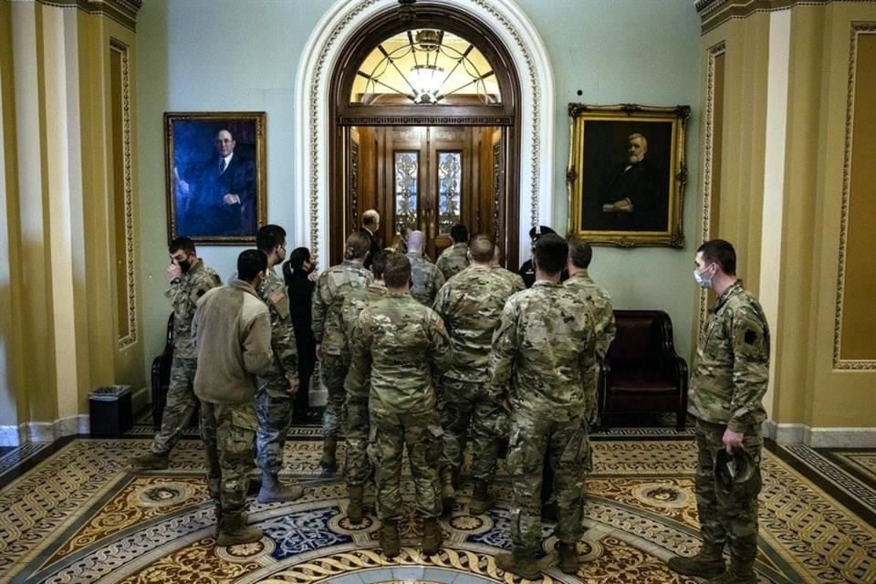En su primer evento oficial, la primera dama Jill Biden lleva ‘sorpresas’ a las tropas de la Guardia Nacional